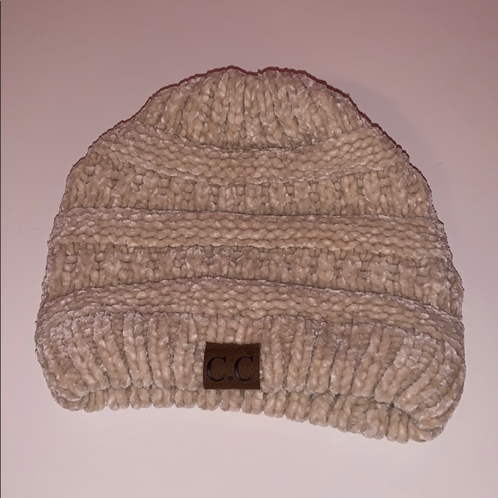 Woman C.C Thick Soft Knit Beanie Hat
